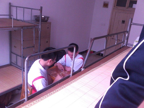 宿舍中下棋