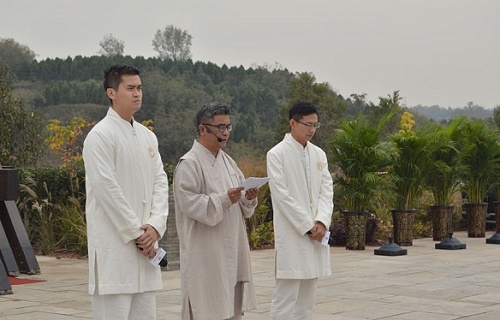 比赛主裁栾晓峰宣布比赛规则