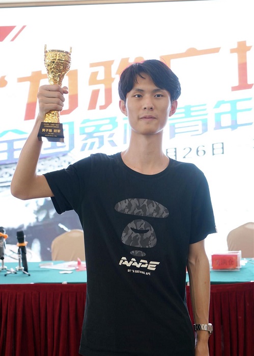 男子组冠军申嘉伟 男子组冠军申嘉伟